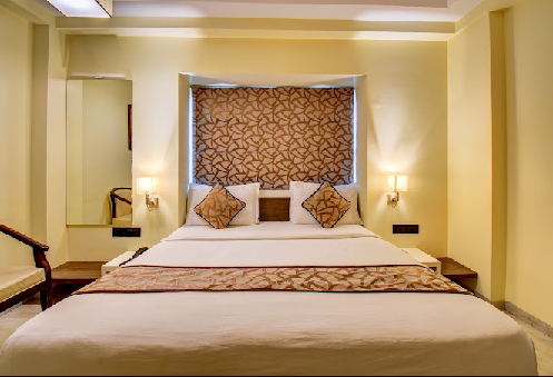 Hotel Deepali Executive | King size Bed 